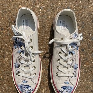 Women’s Converse Chuck Taylor Low Top Embroidered Floral Size 9 1/2